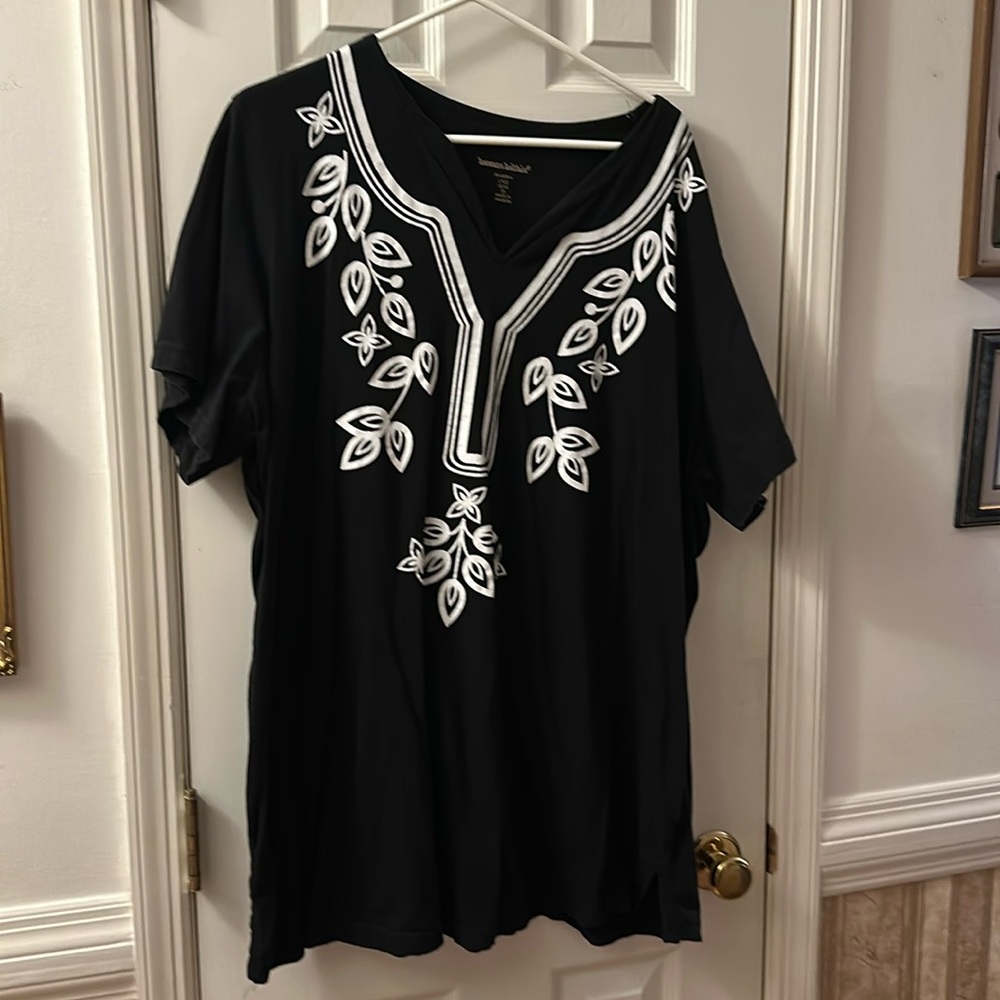 black v neck with white design